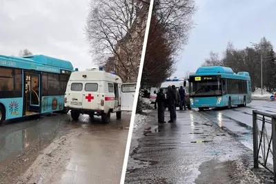 Стоит автобус, рядом скорая: что случилось в центре Архангельска