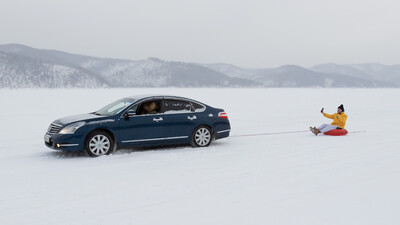 Россиян предупредили об уголовной ответственности за привязанный к машине тюбинг