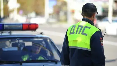 Автохамы на тротуаре: куда жаловаться и что грозит водителю