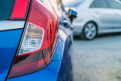 Запарковался – расплачивайся: блокировка чужого авто грозит крупным штрафом и эвакуацией