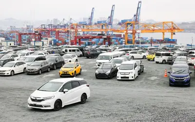 Автомобили россиян застряли на таможне из-за «утиля». Что с ними будет