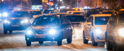 Один едет — все страдают: чем мешают ксеноновые фары и нужно ли за них штрафовать?