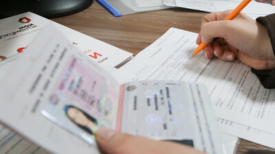 Россиян предупредили о наказании за использование поддельных водительских прав