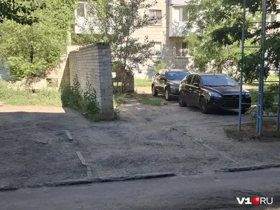 В Волгограде жители получили массовые штрафы за парковку на забетонированной «зеленой зоне»